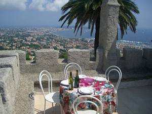 Holiday rental accommodation between Antibes and Cannes