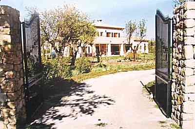 entrance to Mallorca villa for sale